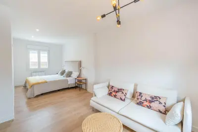 Cama o camas de una habitación en Acogedora casa para familias a 15 min de Bardenas