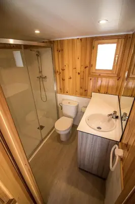 Un baño de Camping Aneto