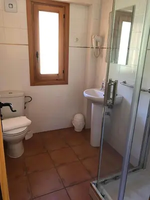 Un baño de El Sindicat de Tarrés Camins de Pedra