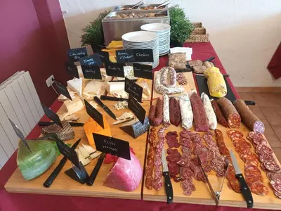 Comida en o cerca de este apartamento