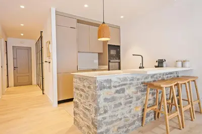 Una cocina o zona de cocina en Luderna - Apartamento con terraza Bonaigua B3 Toran
