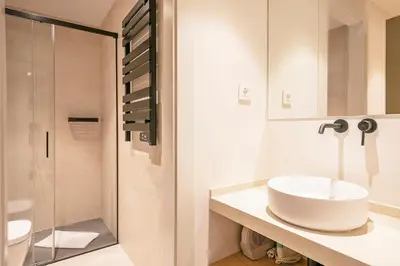 Un baño de Luderna - Apartamento con terraza Bonaigua B3 Toran