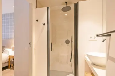 Un baño de Luderna - Apartamento con terraza Bonaigua B3 Toran