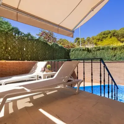 CASA CON PISCINA EN EL CENTRO