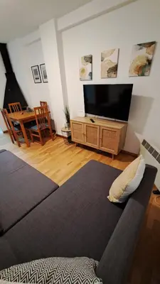 Una televisión o centro de entretenimiento en ssolivellasscanfranc