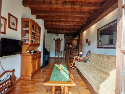 Una televisión o centro de entretenimiento en El Pirineo te espera- Chimenea, sol y ambiente acogedor con jardín - Cosmos 1