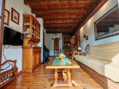 Una televisión o centro de entretenimiento en El Pirineo te espera- Chimenea, sol y ambiente acogedor con jardín - Cosmos 1