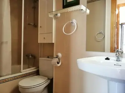 Un baño de Ambiente cálido y acogedor -Rincón rústico - Falcó 17