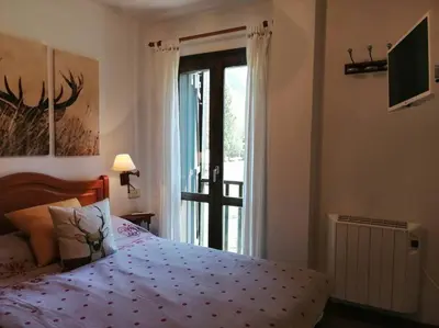Cama o camas de una habitación en Lujo y vistas - hidromasaje, fuego y piscina en la montaña - Herbasabina 5