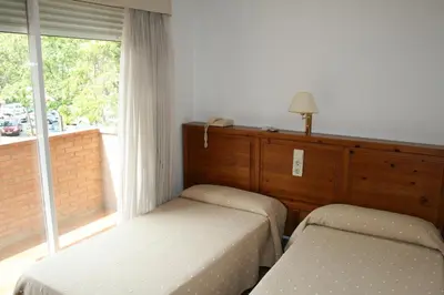 Cama o camas de una habitación en Hostal Puente de Piedra