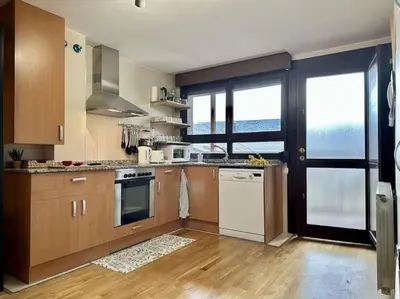 Una cocina o zona de cocina en La Glera. En el centro de Sallent de Gállego