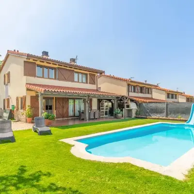 Espectacular casa con piscina próxima a Pamplona