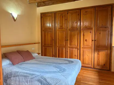 Cama o camas de una habitación en Tranquilidad en apartamento rústico con parking - Aigüestortes 3