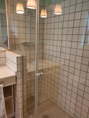 Un baño de Casa rural el atardecer