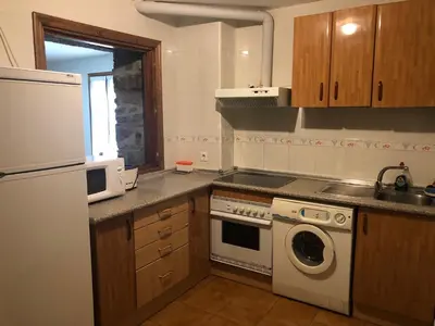 Una cocina o zona de cocina en apartamentos casa botero