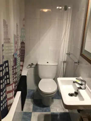 Un baño de apartamentos casa botero