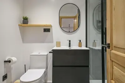 Un baño de Luderna - Apartamento con terraza Artigues