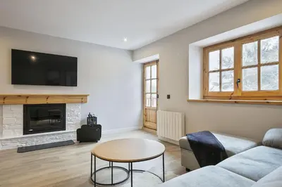 Una televisión o centro de entretenimiento en Luderna - Apartamento con terraza Artigues