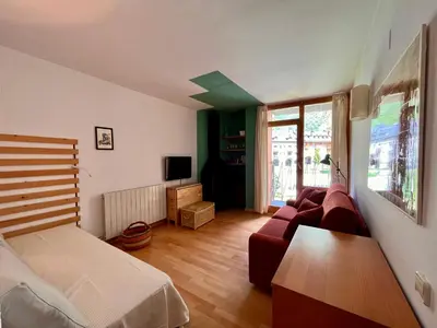Una televisión o centro de entretenimiento en BPIRINEOS-Llosás