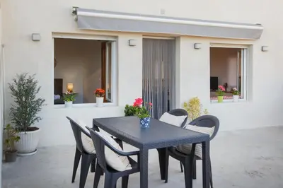 Un patio o zona al aire libre en Apartamento turístico Ana