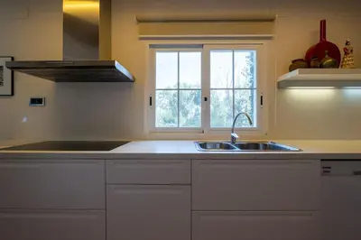 Una cocina o zona de cocina en Torre Lolita - House in Lleida for 8 with pool and tennis court