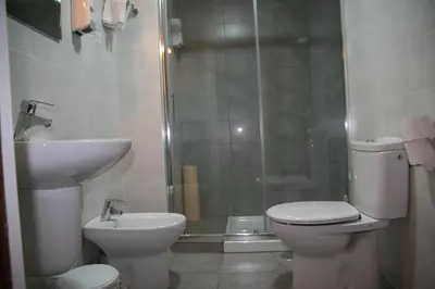 Un baño de Alojamientos Acella