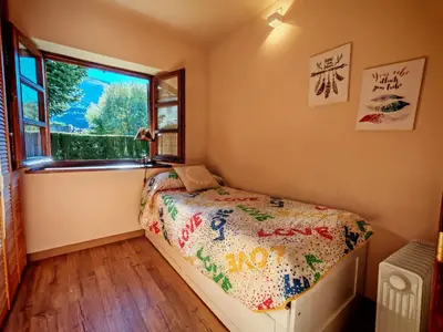 Cama o camas de una habitación en Bajo con jardín privado y chimenea - Puig Falcó 2