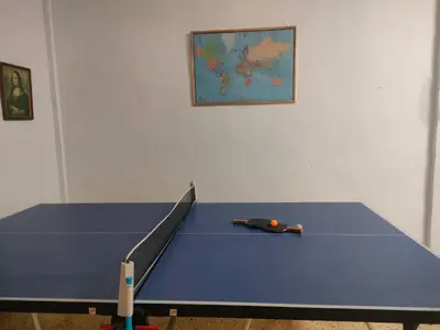 Instalaciones para jugar al ping pong en LA RIOJA HOUSE casa entera Mesa de pinpong Parking gratuito, Chimenea, barbacoa CENTRO o alrededores