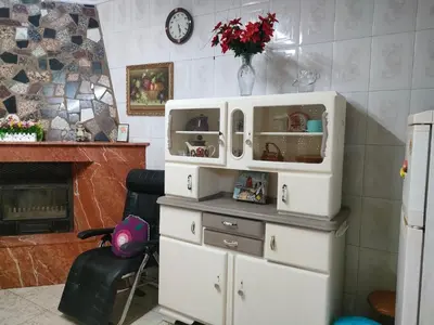 Una cocina o zona de cocina en LA RIOJA HOUSE casa entera Mesa de pinpong Parking gratuito, Chimenea, barbacoa CENTRO