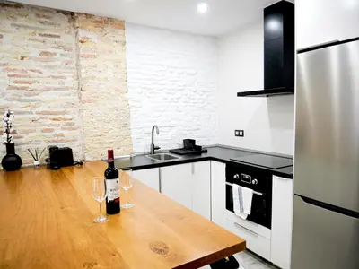 Una cocina o zona de cocina en Espacioso apartamento en el centro de Pamplona