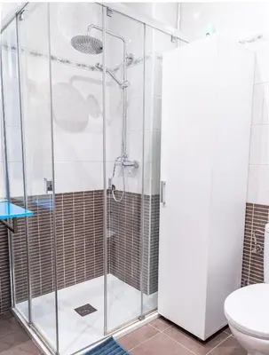 Un baño de Adaptado y cómodo apartamento en Iturrama