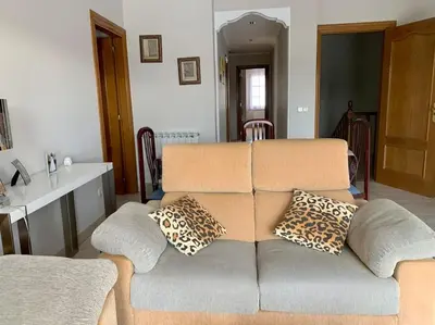 Zona de estar de La Puerta de la Bardena N e g r a, ideal para visitar las Bardenas Reales y Sendaviva