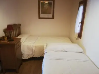 Cama o camas de una habitación en Pequeño adosado de montaña con terraza