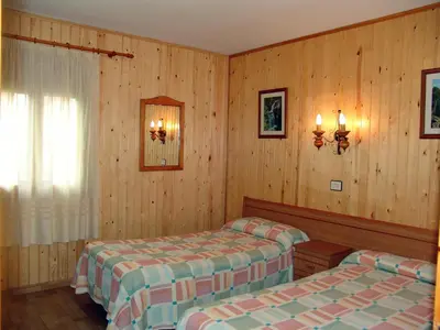 Cama o camas de una habitación en Hostal Pirineos Sarvisé