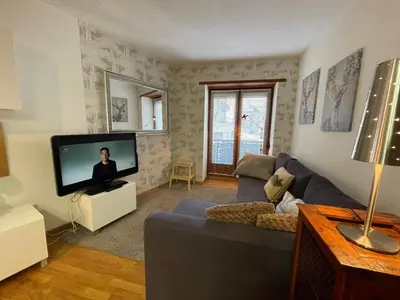 Una televisión o centro de entretenimiento en B21 - Edif. Perramó 1º - Villmor