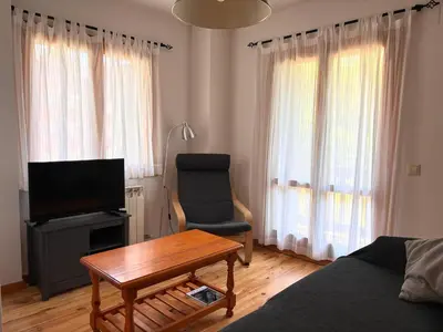 Una televisión o centro de entretenimiento en BPIRINEOS-Plan de Están