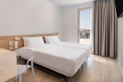 Cama o camas de una habitación en B&B HOTEL Lleida