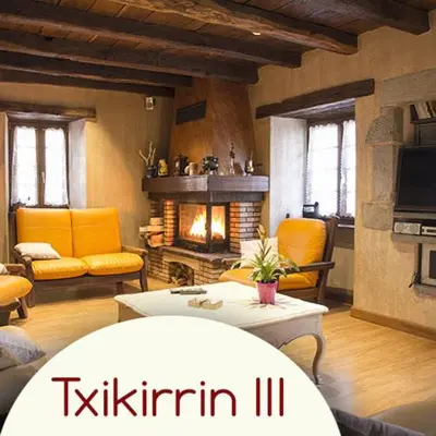 Una televisión o centro de entretenimiento en Casa rural Txikirrin III - Selva de Irati