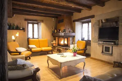 Una televisión o centro de entretenimiento en Casa rural Txikirrin III - Selva de Irati
