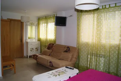 Una televisión o centro de entretenimiento en Hostal Peñacárdena