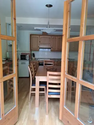 Una cocina o zona de cocina en Dúplex de muntanya en zona verda a Escaló