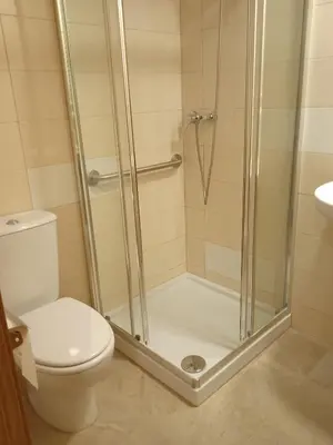 Un baño de Albergue de Maella