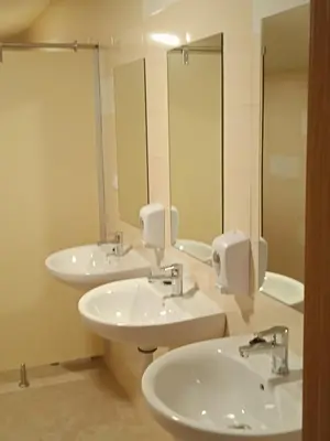Un baño de Albergue de Maella