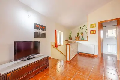 Una televisión o centro de entretenimiento en Hort de la Cinteta