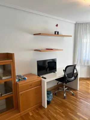 Una televisión o centro de entretenimiento en Casa chalet jardín particular Ideal Grupos y familias