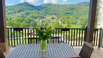 Vista general de una montaña o vista desde la casa o chalet