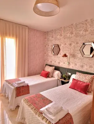 Cama o camas de una habitación en Apartahotel La Chipranera