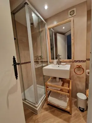 Un baño de Tuca - Cozy Duplex with Private Parking Betren - Vielha