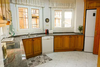 Una cocina o zona de cocina en Casa Nova, gaudeix del paisatge des de Vilamitjana