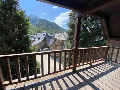 Vista general de una montaña o vista desde la casa o chalet